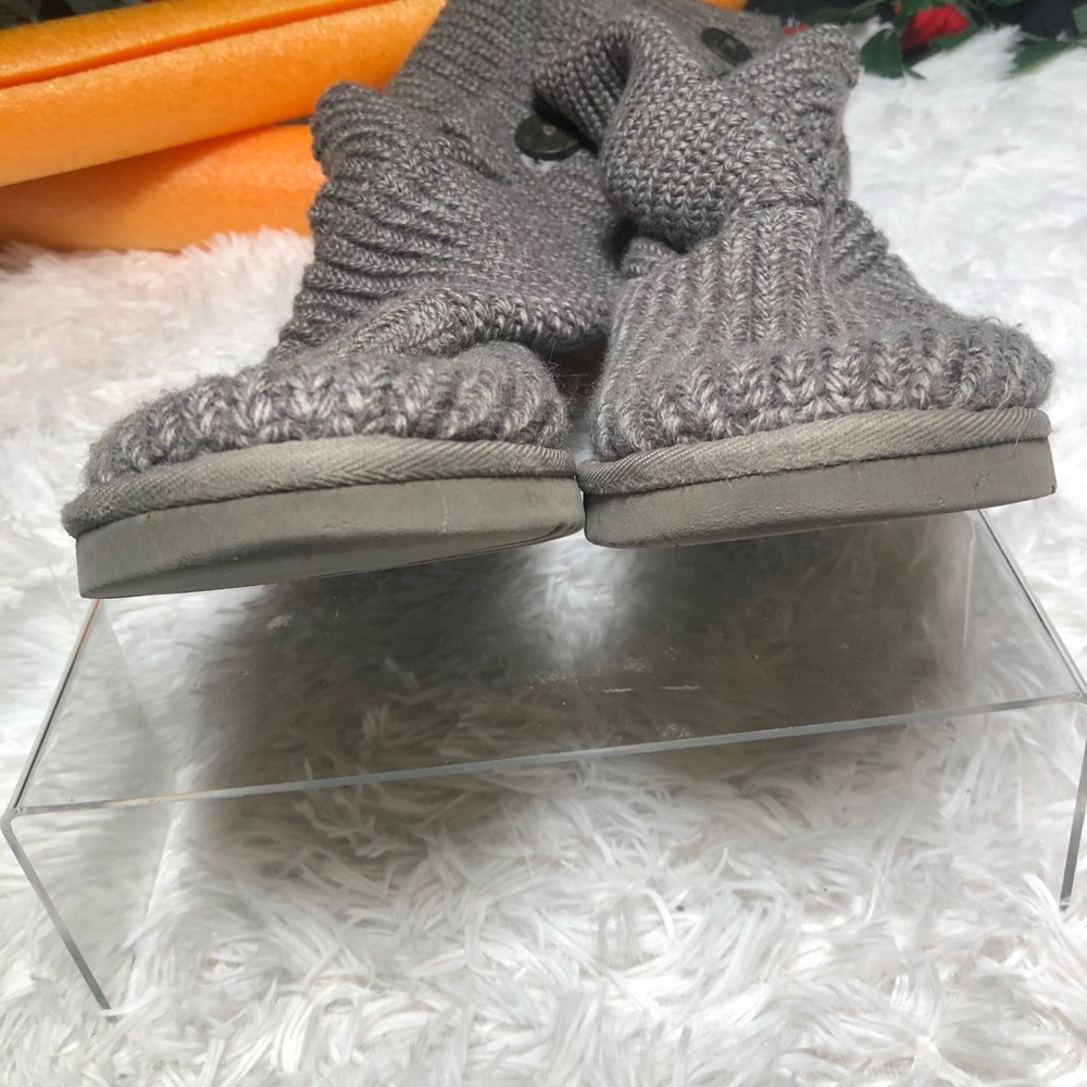 UGG - Picture 8 of 9